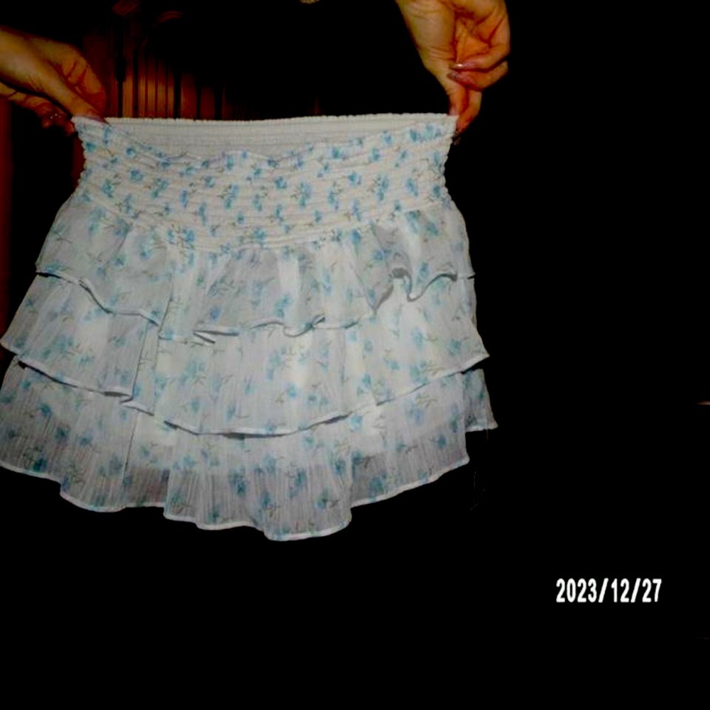 2000’s y2k mini ruffle skirt sized small from abercrombie & fitch
